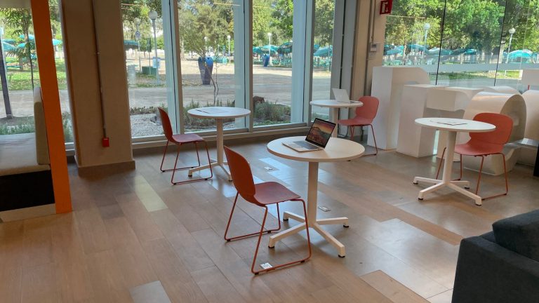 ¿Cómo elegir el mobiliario educativo ideal para universidades y campus?