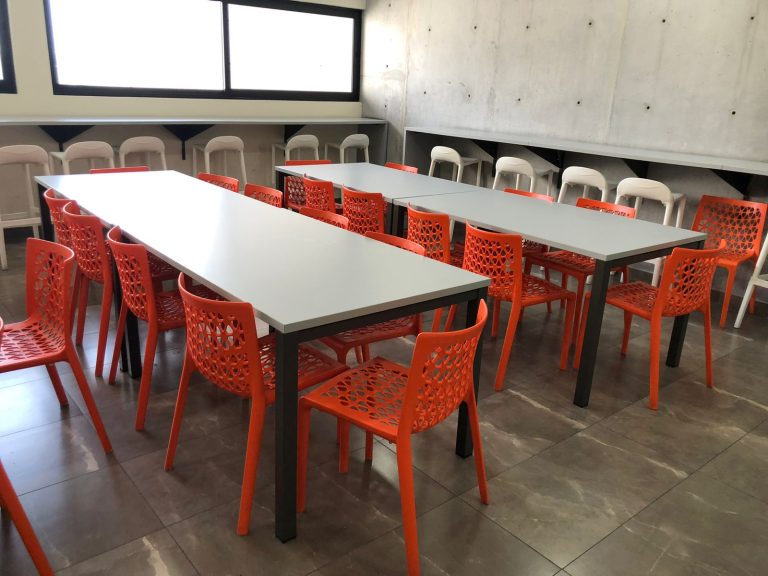 Cómo elegir el mobiliario para una planta industrial: guía completa